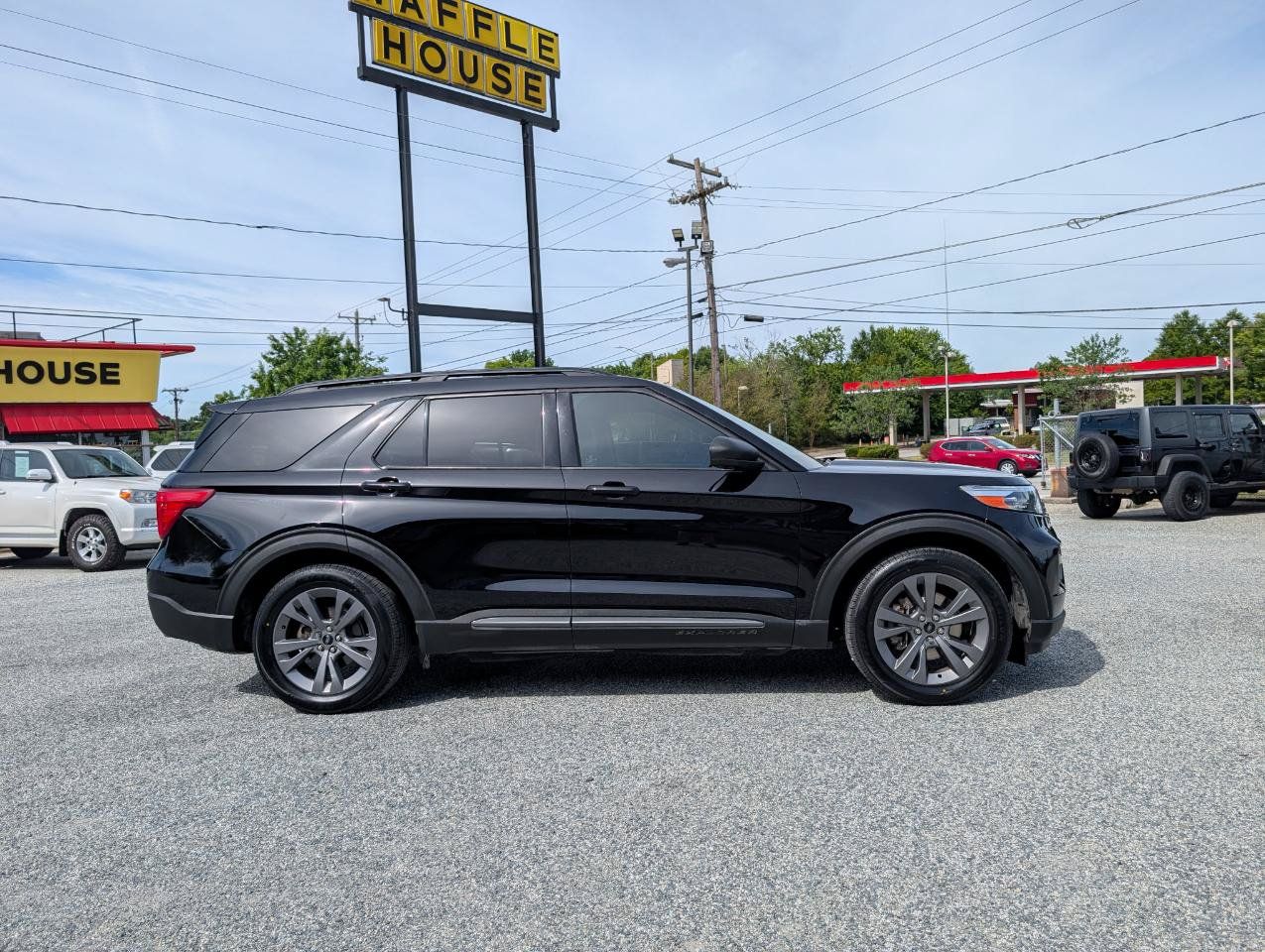Used 2021 Ford Explorer XLT w/ Equipment Group 202A RWD image 5