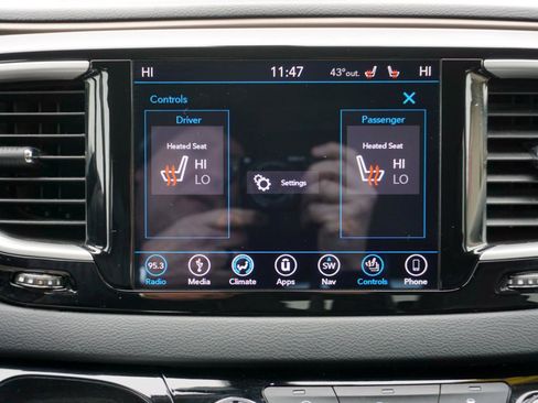 Used 2018 Chrysler Pacifica Touring-L w/ Premium Audio Group image 13