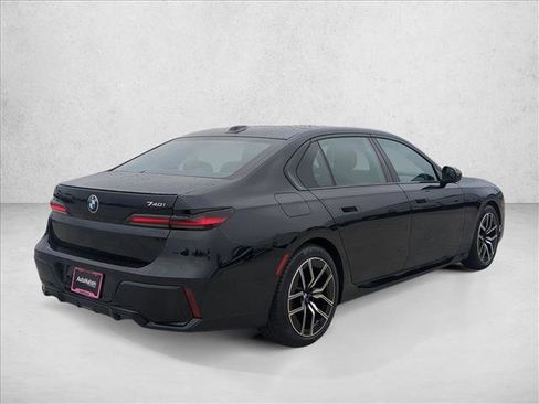 Used 2025 BMW 740i xDrive w/ Premium Package AWD/4WD image 5