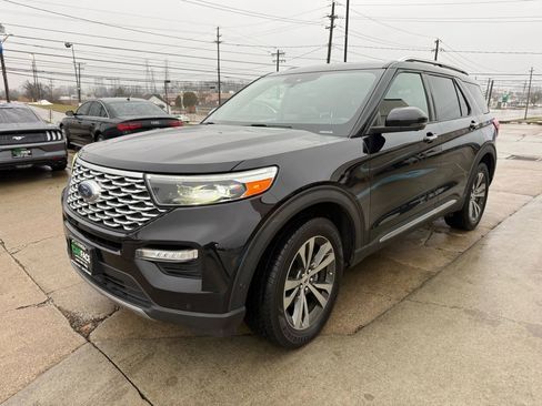 Used 2020 Ford Explorer Platinum w/ Premium Technology Package image 5