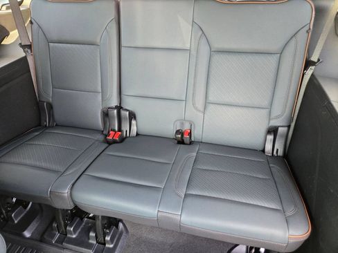 Used 2025 GMC Yukon AT4 w/ AT4 Premium Package AWD/4WD image 13