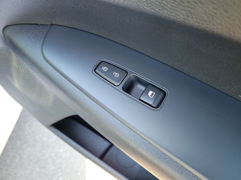 Used 2020 Kia Forte LXS FWD image 11