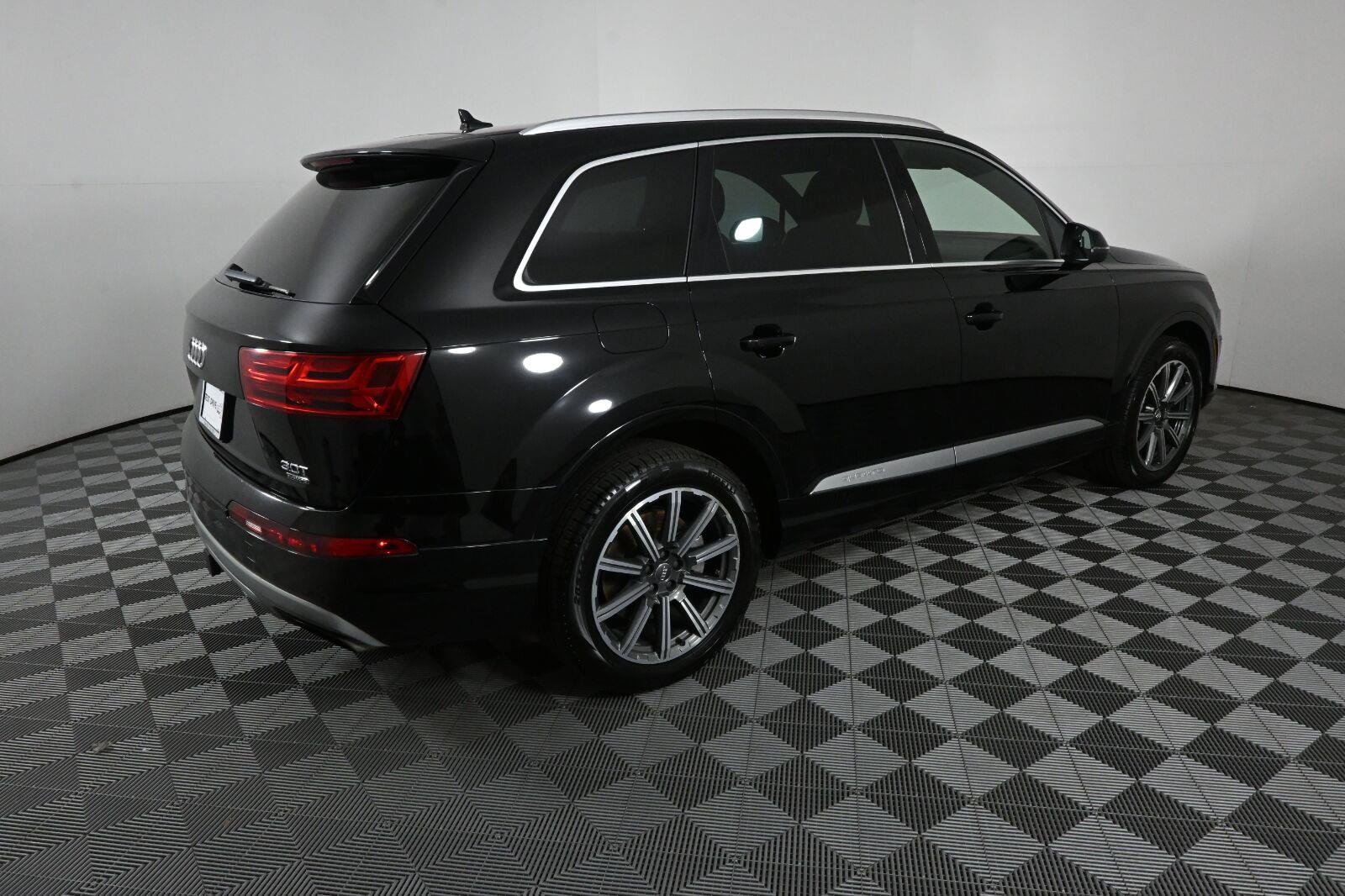 Used 2017 Audi Q7 3.0T Premium AWD/4WD image 26
