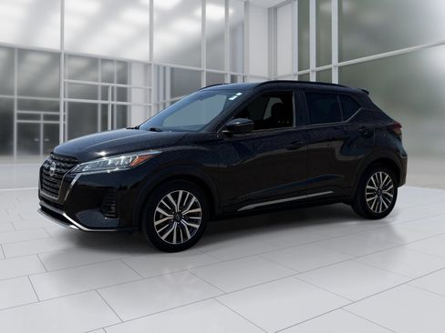 Certified 2024 Nissan Kicks SR FWD image 2