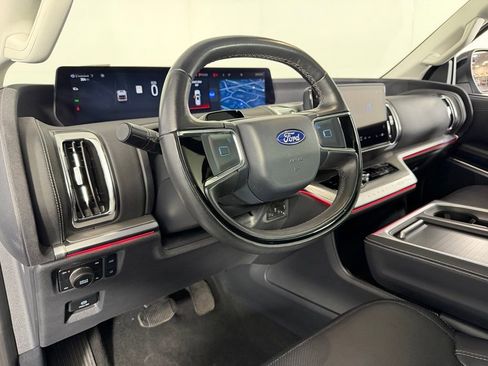 Used 2025 Ford Expedition Max Platinum AWD/4WD image 23