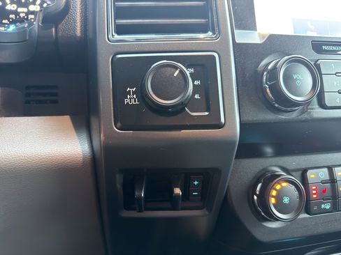 Certified 2020 Ford F250 XLT w/ XLT Premium Package image 30