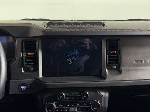 Used 2024 Ford Bronco Badlands image 12