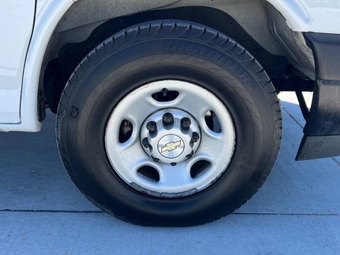 Used 2021 Chevrolet Express 2500 RWD image 22