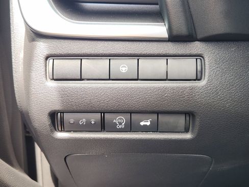 Used 2023 Nissan Rogue SV AWD/4WD image 25