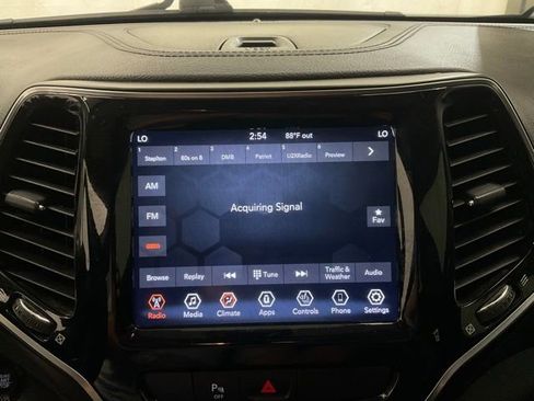 Used 2019 Jeep Cherokee Limited AWD/4WD image 18