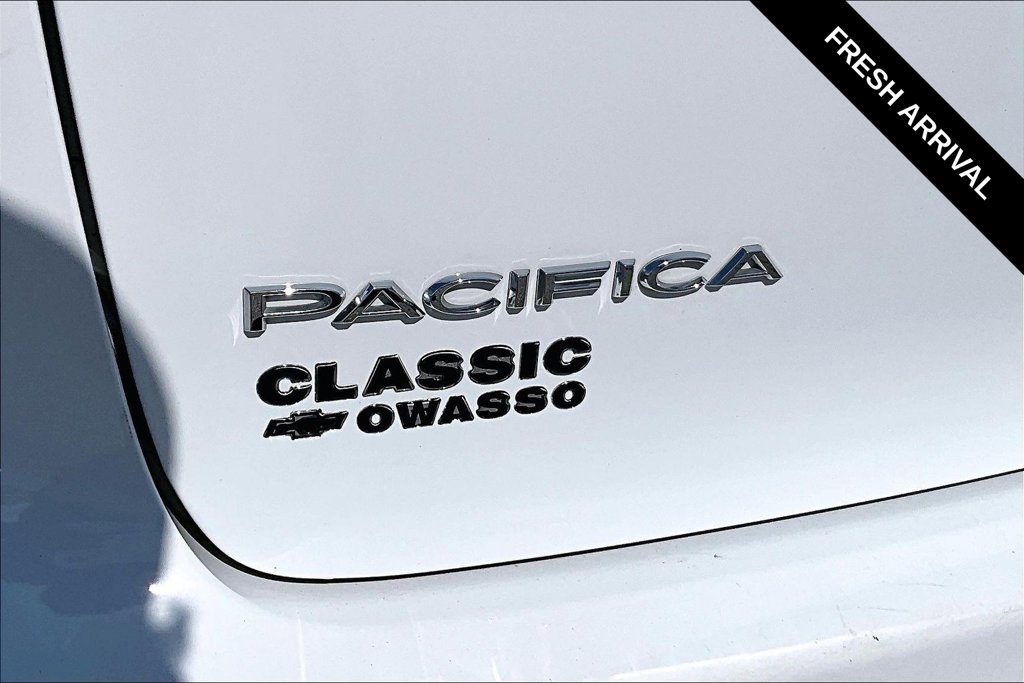 Used 2025 Chrysler Pacifica Select FWD image 22