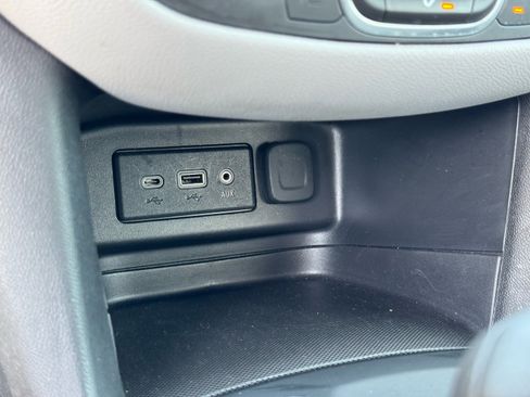 Used 2024 Chevrolet Equinox LS image 31