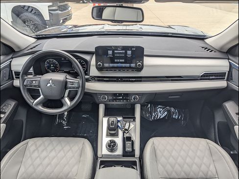 Used 2023 Mitsubishi Outlander SEL AWD/4WD image 25