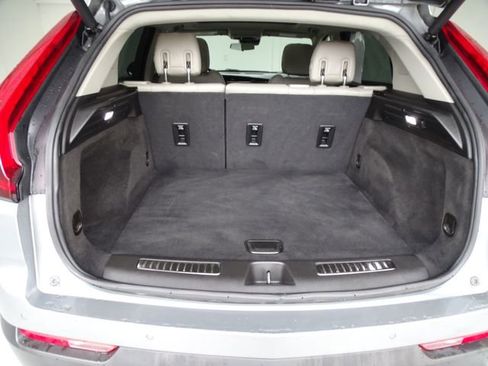 Certified 2023 Cadillac XT4 Luxury w/ Cold Weather Package image 22