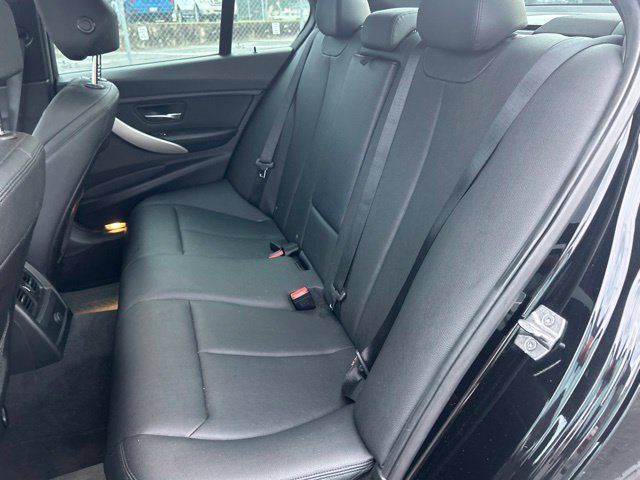 Used 2017 BMW 320i xDrive Sedan AWD/4WD image 17