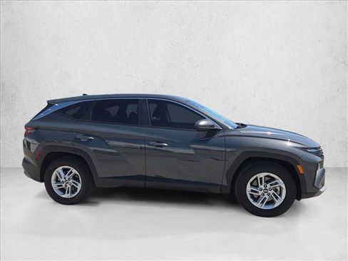 Used 2025 Hyundai Tucson SE FWD image 4