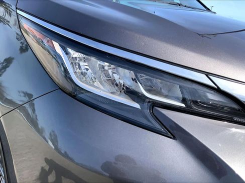 Used 2022 Toyota Sienna XLE image 27