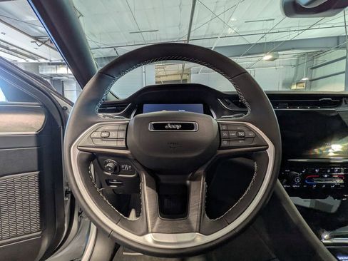 New 2025 Jeep Grand Cherokee Limited w/ Luxury Tech Group II image 15