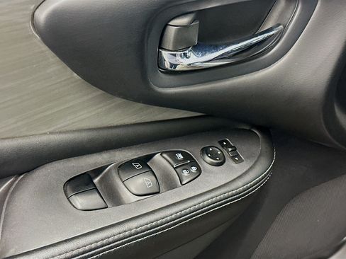 Used 2018 Nissan Murano SV AWD/4WD image 15