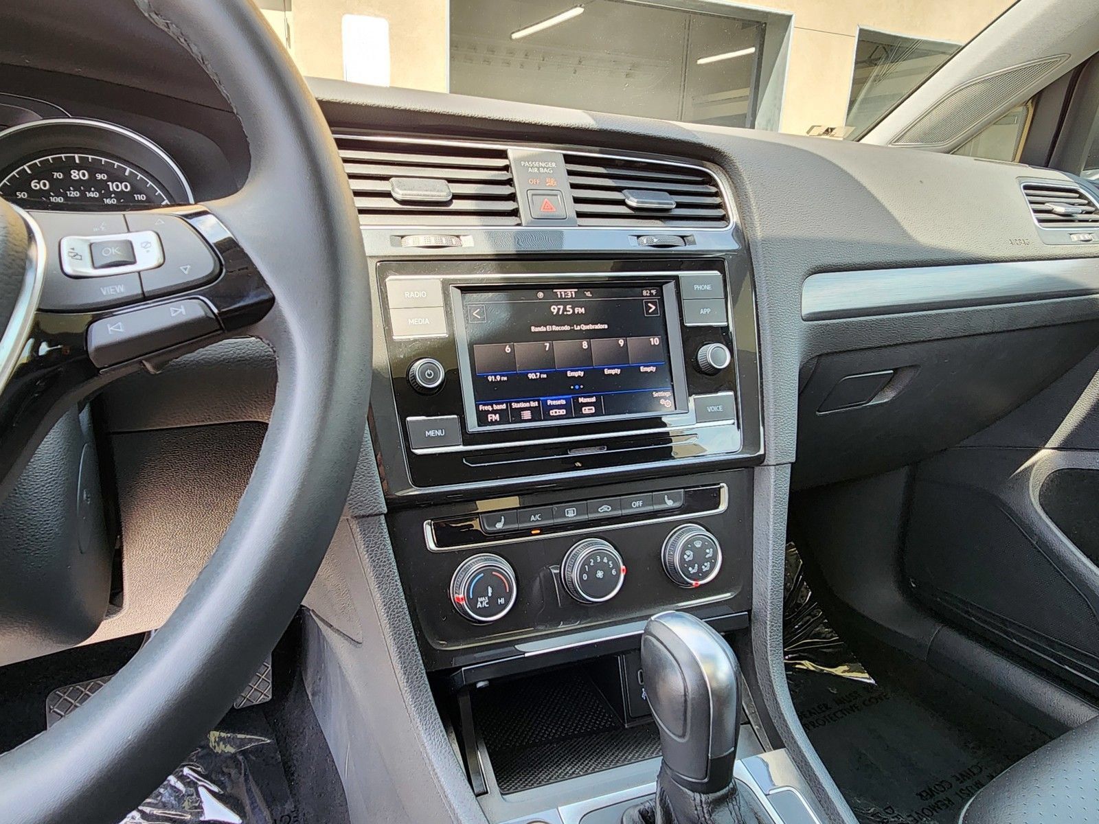 Used 2021 Volkswagen Golf 4-Door FWD image 19