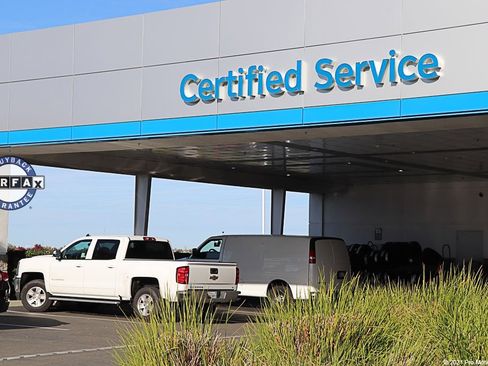 Used 2022 Ford F350 Lariat w/ FX4 Off-Road Package image 46