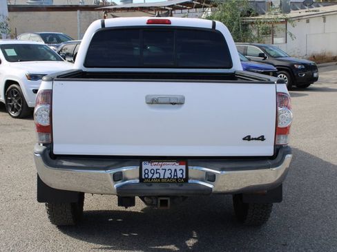 Used 2015 Toyota Tacoma 4x4 Double Cab w/ TRD Off-Road Package image 5