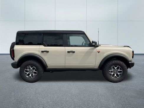 Used 2025 Ford Bronco Badlands AWD/4WD image 2