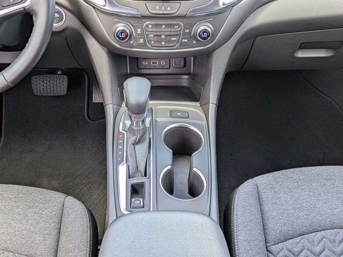 Used 2024 Chevrolet Equinox LT FWD image 22