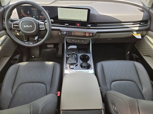 New 2026 Kia Carnival EX FWD image 23