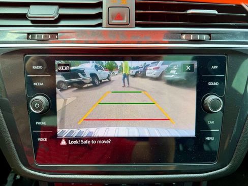 Used 2022 Volkswagen Tiguan SE R-Line AWD/4WD image 38