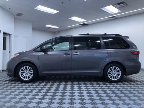 Used 2015 Toyota Sienna XLE image 14