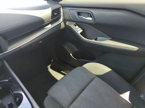 Certified 2026 Nissan Rogue SV FWD image 27