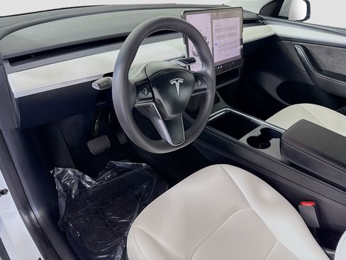 Used 2023 Tesla Model Y Long Range image 22