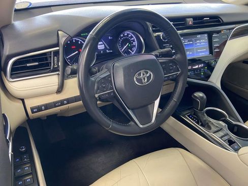 Used 2018 Toyota Camry XLE FWD image 12