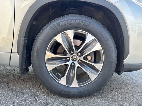 Used 2024 Toyota Highlander XLE image 21