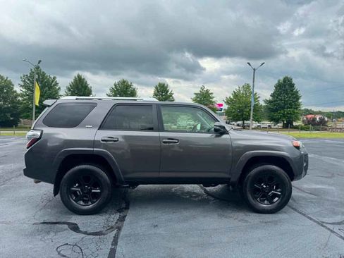 Used 2016 Toyota 4Runner SR5 Premium RWD image 4