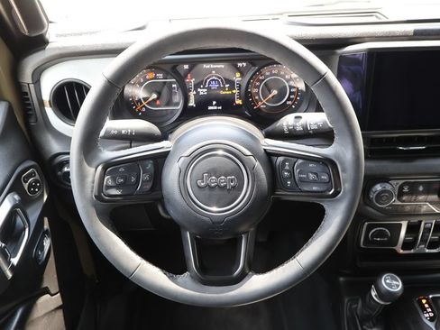 Used 2025 Jeep Wrangler Unlimited Sport AWD/4WD image 15