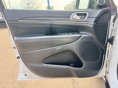 Used 2019 Jeep Grand Cherokee Limited image 13