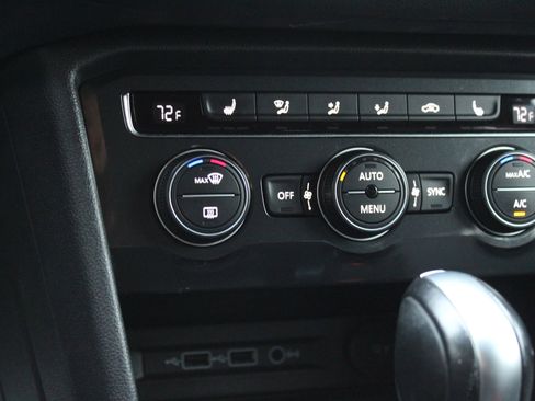 Used 2018 Volkswagen Tiguan SE w/ 3rd Row Seat Package image 34