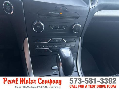 Used 2017 Ford Edge SEL w/ Equipment Group 201A AWD/4WD image 17