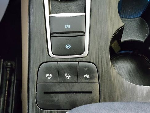 Used 2020 Ford Escape Titanium FWD image 23