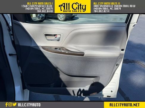Used 2015 Toyota Sienna XLE Premium FWD image 23