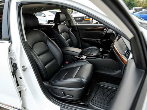 Used 2019 Kia Cadenza Premium image 37