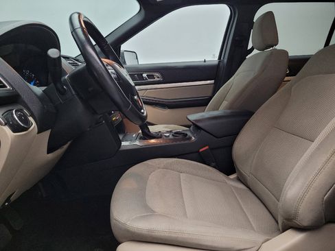Used 2019 Ford Explorer XLT FWD image 17