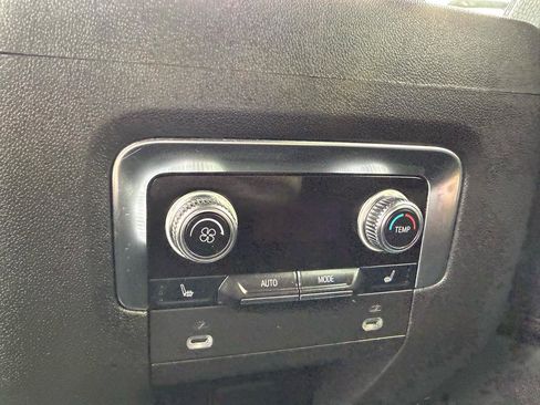 Used 2022 GMC Yukon XL Denali image 17