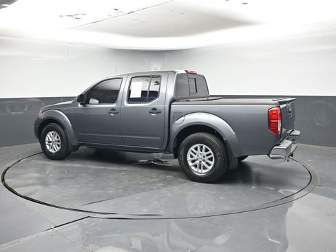 Used 2018 Nissan Frontier SV image 3