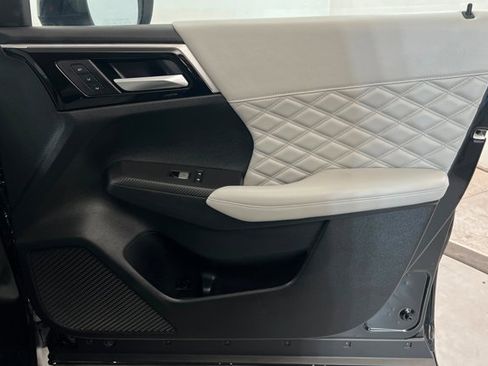 Used 2024 Mitsubishi Outlander 4WD Plug-In Hybrid image 24