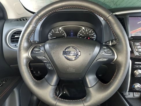 Used 2020 Nissan Pathfinder SL image 26