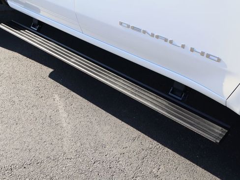 Certified 2025 GMC Sierra 2500 Denali Ultimate w/ Max Trailering Package image 10