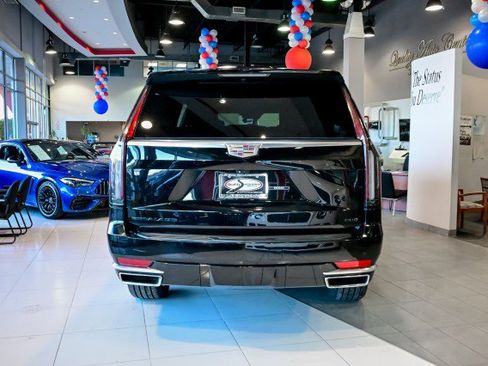 Used 2023 Cadillac Escalade ESV Premium Luxury image 6